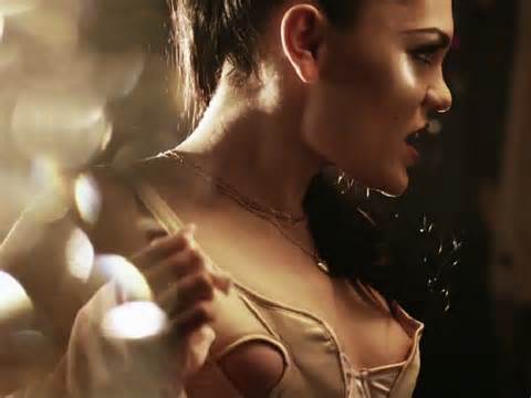 Sexy English Star Jessie J S Nipple Slipped Into View During Filming