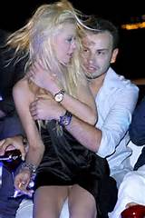Tara Reid Shows Her Pussy
