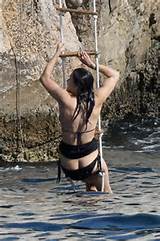 Michelle Rodriguez Very Sexy And Hot Bikini And Ass Cleavage Photos