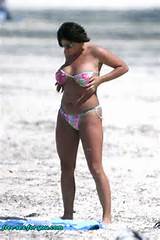 Jade Goody Showing Her Big Tits To Paparazzi On Beach