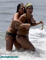 Jade Goody Showing Her Big Tits To Paparazzi On Beach