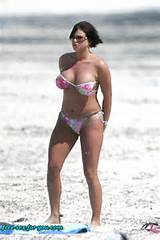 Jade Goody Showing Her Big Tits To Paparazzi On Beach