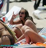 Jade Goody Showing Her Big Tits To Paparazzi On Beach