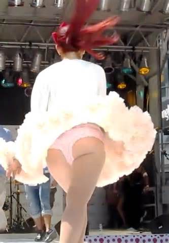 Ariana Grande Pussy Slip Naked Vagina Nude Pussy Upskirt