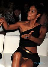 Halle Berry 2011 FiFi Awards 1 732x1024 Halle Berrys Hot Pussy Upskirt