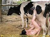 Extreme Sex Porn Sexy Slut Inserts Cow Udder In Her Bold Pussy