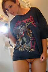 Amateur Girl Metallica Shirt Trimmed Pussy Vagina Bottomless Selfie