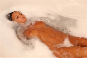 Caramel Katya Clover Mango A Bath Wet Tits Boobs Wallpaper