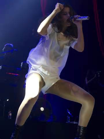 Selena Gomez S Shocking Onstage Crotch Flash Gather Com Gather Com