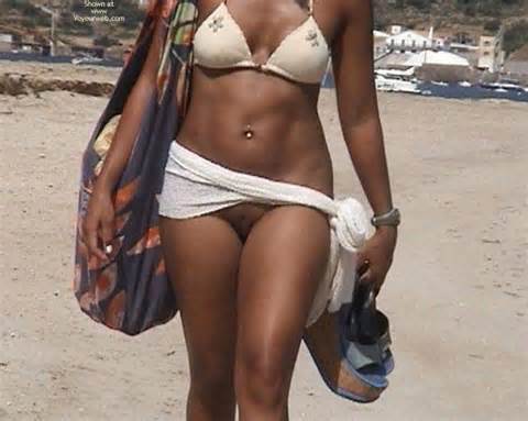 Open Bottom Belly Piercing Bottomless Flashing Pussy Beach Black Walk