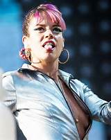 Lily Allen Topless Side Boobing In Shiny Silver Outfit