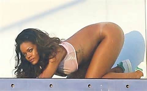 Rihanna In No Pants And NO PANTIES The Nip Slip