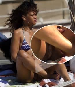 PICTURES VIDEOS MANY MORE Rihanna Vagina Wardrobe Malfuntion